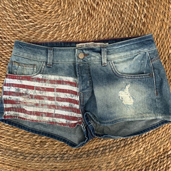 Zara Denim Shorts - Picture 5 of 6